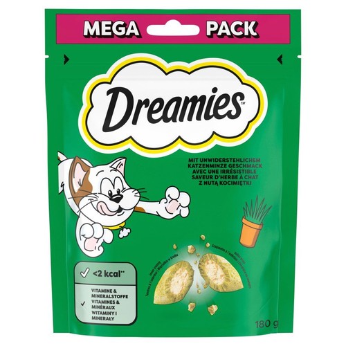 Zielona torebka Dreamies Mega Pack 180g z przysmakiem dla kota o smaku kocimiętki. Na opakowaniu kot i przekrojone smakołyki.