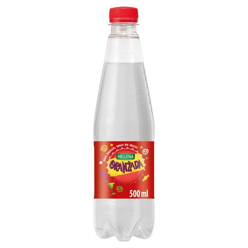 Napój Hellena Oranżada w przezroczystej butelce PET o pojemności 500 ml. Butelka ma czerwoną zakrętkę. Czerwona etykieta z żółtym napisem "ORANŻADA" i zielonym "HELLENA". Zawiera też slogan "Duże formacje, czego nie znacie!".