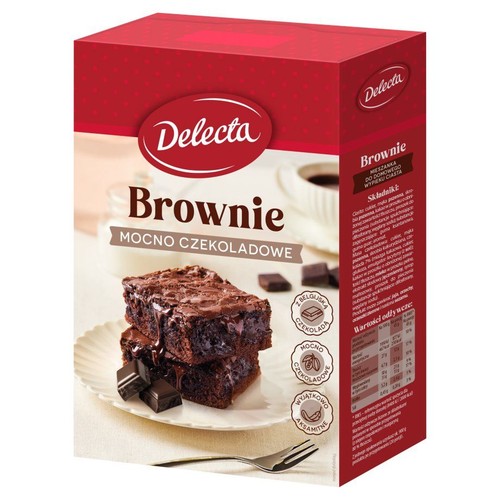 Mieszanka Delecta Brownie Mocno Czekoladowe w czerwonym pudełku. Widoczne gotowe ciasto z kawałkami czekolady.