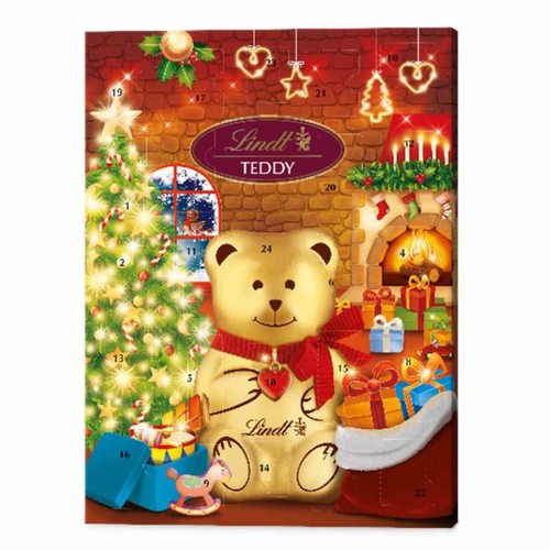 Kalendarz adwentowy Lindt Teddy z dużym złotym misiem w świątecznej scenerii z choinką, kominkiem i prezentami.
