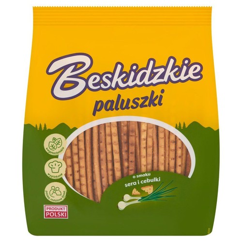 Żółto-zielone opakowanie paluszków Beskidzkie o smaku sera i cebulki. Widoczne paluszki, informacja o produkcie polskim.