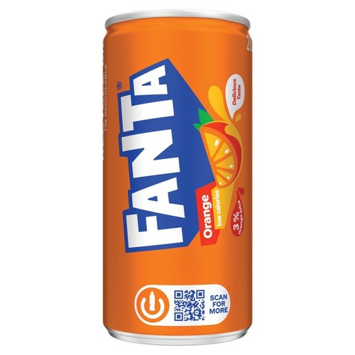 Pomarańczowa puszka napoju Fanta Orange, z dużym niebieskim logo. Na etykiecie widnieje napis "low calories" (niskokaloryczny) oraz "3% orange juice" (3% soku pomarańczowego). Grafika przedstawia plaster pomarańczy z rozpryskami.