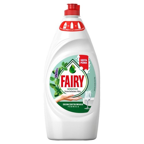 Butelka skoncentrowanego płynu Fairy Sensitive, 900 ml. Etykieta z miętą i drzewem herbacianym, symbolizuje gęstą pianę.