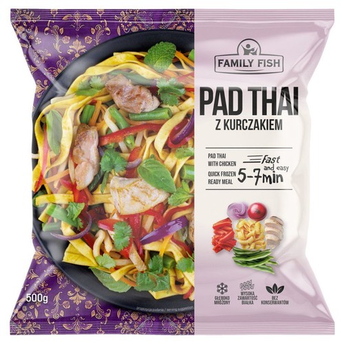 Opakowanie Family Fish Pad Thai z kurczakiem, 500g. Mrożony posiłek z makaronem, warzywami i kawałkami kurczaka. Wysoka zawartość białka.