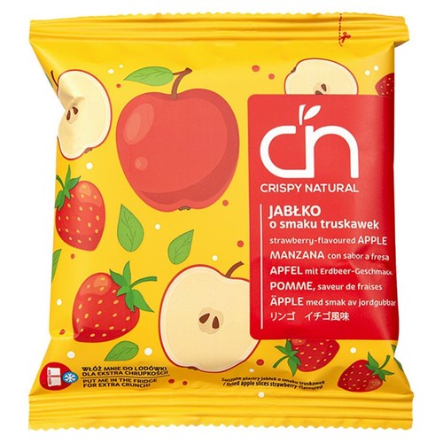 Żółte opakowanie Crispy Natural z suszonymi plastrami jabłek o smaku truskawkowym. Na opakowaniu duże grafiki czerwonych jabłek (całych i przekrojonych) oraz truskawek. Widoczny napis "Włóż mnie do lodówki dla ekstra chrupkości".