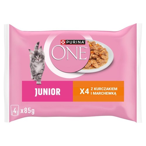 Różowe opakowanie zbiorcze karmy Purina ONE Junior dla kociąt, 4x85g, z kurczakiem i marchewką. Na opakowaniu kocię i karma.