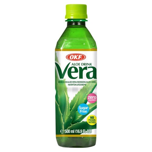Butelka 500 ml napoju aloesowego OKF Vera. Bez cukru, zero kalorii.