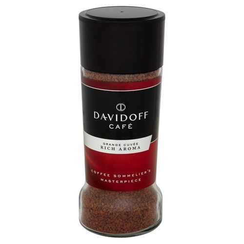Kawa rozpuszczalna Davidoff Café w szklanym słoiku z czarną zakrętką. Na etykiecie widnieje napis "Grande Cuvée Rich Aroma".