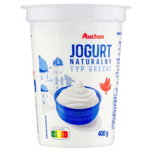 Opakowanie jogurtu greckiego Auchan, 400 g. Biały kubek z grafiką niebieskich budynków i miski pełnej jogurtu.