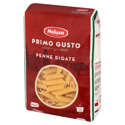 Czerwone opakowanie makaronu Melissa Primo Gusto Penne Rigate o wadze 500g. Na froncie widoczne przezroczyste okienko, przez które widać rurki makaronu. Czas gotowania podany na opakowaniu to 11-12 minut.
