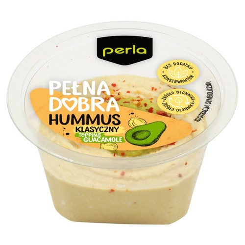 Perla Hummus Klasyczny z toppingiem guacamole w przezroczystym, okrągłym pojemniku. Na etykiecie nazwa produktu, informacja o braku konserwantów i byciu źródłem błonnika. Widoczne kawałki guacamole i czerwone przyprawy.