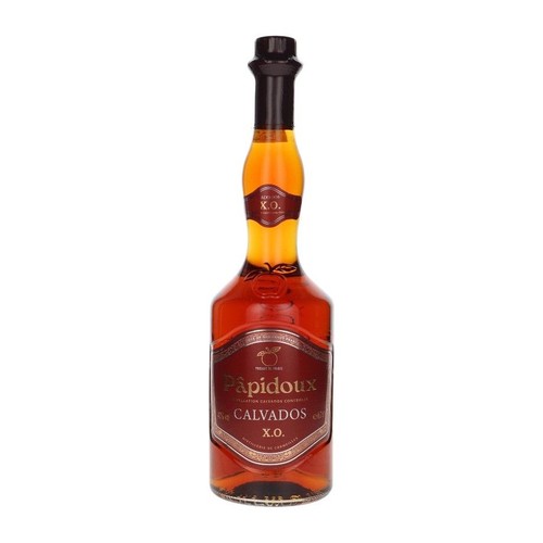 Butelka Calvadosu Pâpidoux X.O., 700 ml, 40% alkoholu. Ciemna etykieta ze złotymi detalami.