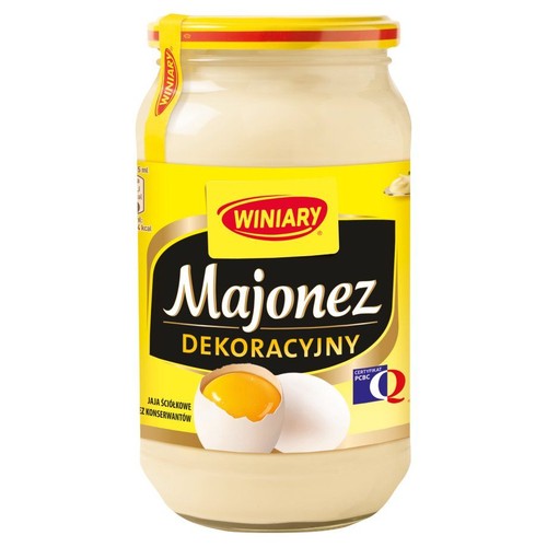 Opakowanie majonezu Winiary Dekoracyjnego 700 ml w szklanym słoiku. Etykieta jest żółto-czarna, z napisem "Majonez Dekoracyjny".