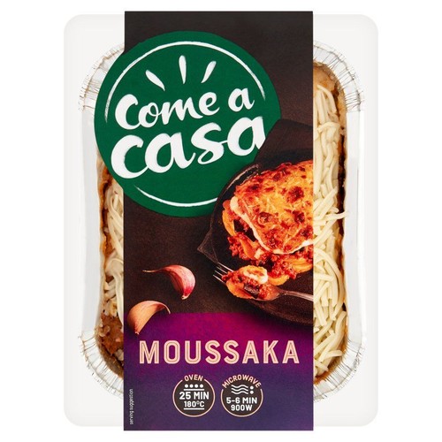 Moussaka Come a casa 400g w aluminiowej foremce, z widoczną warstwą sera. Na opakowaniu grafika dania i czosnku.
