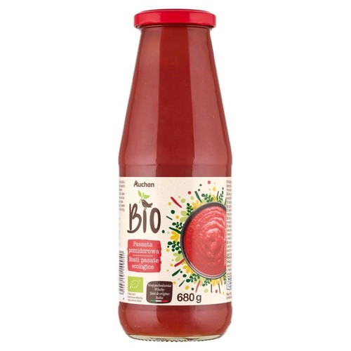 Passata pomidorowa BIO Auchan w szklanej butelce o wadze 680g. Czerwona zakrętka. Etykieta z napisem "BIO", zielonym logo ekologicznym i grafiką przedstawiającą przetarte pomidory. Produkt jest włoski.