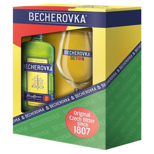 Zestaw prezentowy Becherovka w żółto-niebieskim kartonowym pudełku z okienkiem. Zawiera zieloną butelkę oryginalnego czeskiego likieru ziołowego Becherovka, produkowanego od 1807 roku, oraz szklankę z nadrukiem "BECHEROVKA BETON".