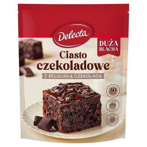 Mieszanka Delecta Ciasto czekoladowe, łatwe w przygotowaniu. Na opakowaniu kawałek ciasta z polewą i kostki czekolady.