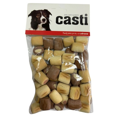 Przezroczyste opakowanie przysmaków dla psa marki Casti. W środku widoczne są dwukolorowe, podłużne ciasteczka. Na białej etykiecie widnieje głowa psa rasy border collie oraz napis "Twój pies je to, co zdrowe".