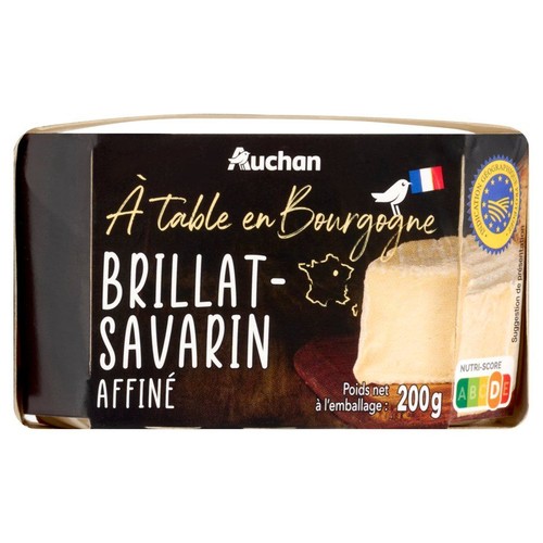Ser dojrzewający Brillat-Savarin Affiné marki Auchan, 200g. Produkt z regionu Burgundii, objęty Chronionym Oznaczeniem Geograficznym. Czarna etykieta z grafiką sera i francuską flagą.
