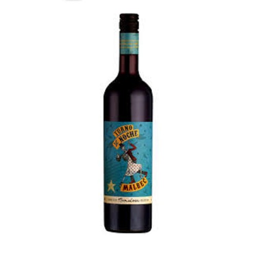 Butelka wina Malbec "Nocna Zmiana" z ciemnego szkła. Etykieta jest niebieska, z dynamiczną ilustracją osoby w białej sukience w kropki i czerwonej marynarce. Widoczny jest również żółty napis "Malbec" i gwiazda.