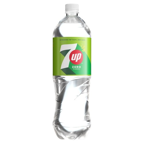 Przezroczysta plastikowa butelka napoju 7UP Zero Cukru o pojemności 1.5 litra. Posiada białą zakrętkę i zieloną etykietę z dużym, białym i czerwonym logo "7UP". Pod nim widnieje napis "ZERO CUKRU".
