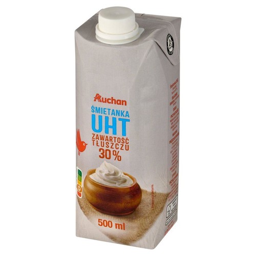 Karton śmietanki UHT Auchan 30% tłuszczu, 500 ml, z białą zakrętką. Na opakowaniu grafika miseczki z bitą śmietaną.