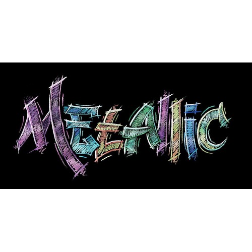 Napis „METALLIC” w artystycznej, kredowej czcionce, gdzie każda litera ma inny kolor, np. fioletowy, niebieski, zielony, pomarańczowy, na jednolitym czarnym tle.