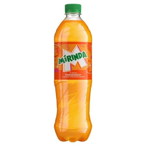 Napój gazowany Mirinda w przezroczystej, plastikowej butelce z zieloną zakrętką. Etykieta produktu jest pomarańczowo-biała, z dużym napisem Mirinda. Zawiera informację "o smaku pomarańczy z sokiem pomarańczowym" oraz grafiki owoców.