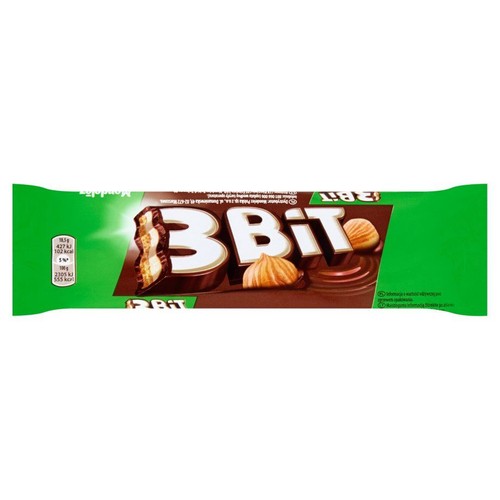 Opakowanie batonika 3 Bit w kolorze zielonym. Na grafice przedstawiono czekoladowy baton z widocznym przekrojem, ukazującym warstwy wafla i kremu. Obok batonika znajdują się orzechy laskowe. Na opakowaniu widoczne są dane producenta Mondelez Polska.
