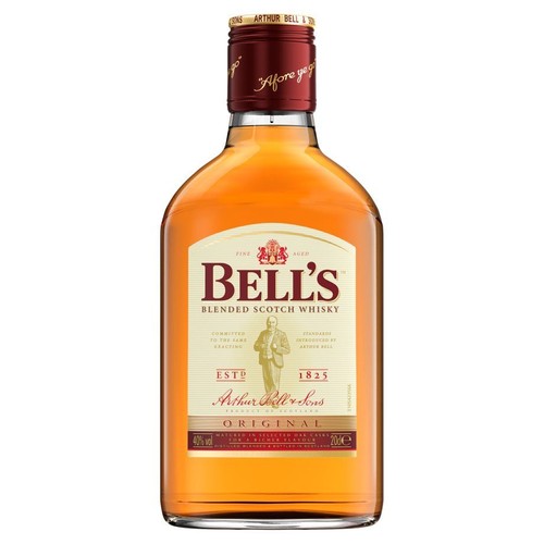 Butelka Bell's Original Blended Scotch Whisky o pojemności 200 ml i zawartości 40% alkoholu. Na beżowej etykiecie widnieje nazwa "Bell's", rok założenia 1825 i postać Arthura Bella. Czerwona zakrętka z napisem "Afore ye go".