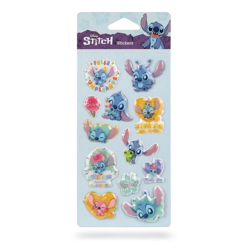 Zestaw wypukłych naklejek Disney Stitch Pastel na jasnoniebieskim tle. Widoczne są różnorodne naklejki z postacią Stitcha, w tym z napisem 'Wszystkiego najlepszego' oraz z innymi postaciami, jak Angel. Naklejki są w pastelowych odcieniach, z efektem 3D.