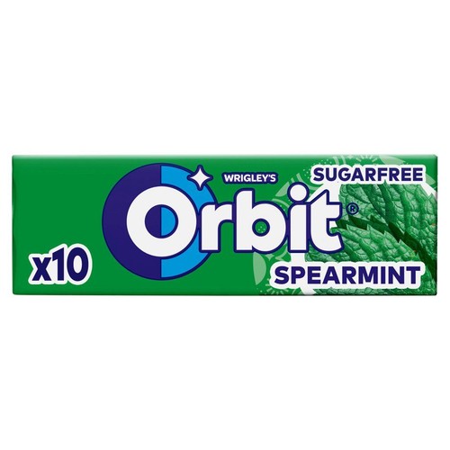 Produkt: guma do żucia Orbit Spearmint. Opakowanie jest zielone, z napisem "Sugarfree" (bez cukru) i informacją o 10 sztukach. Widoczne jest logo Wrigley's Orbit oraz ilustracja liści mięty.