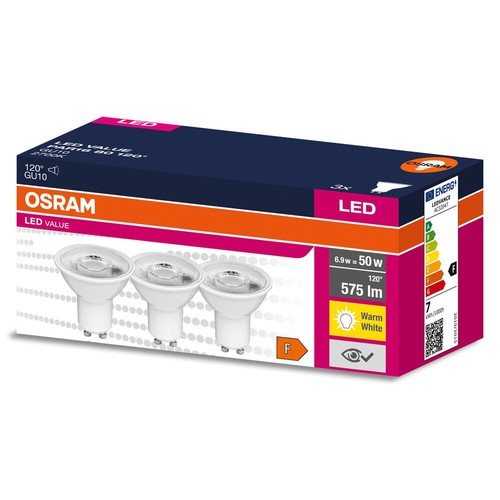 Opakowanie 3 żarówek LED OSRAM GU10, 6.9W, 575 lm, 120 stopni, ciepła biel. Widoczna etykieta efektywności energetycznej F.