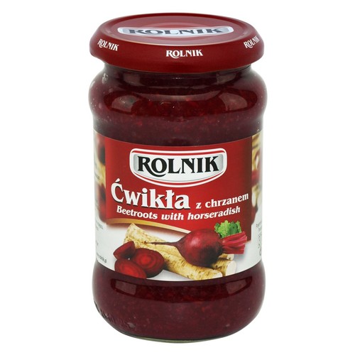 Szklany słoik ćwikły z chrzanem marki ROLNIK. Zawartość jest ciemnoczerwona, a na czerwonej etykiecie widnieje nazwa produktu oraz grafika świeżych buraków i korzenia chrzanu. Czerwona zakrętka z logo ROLNIK.