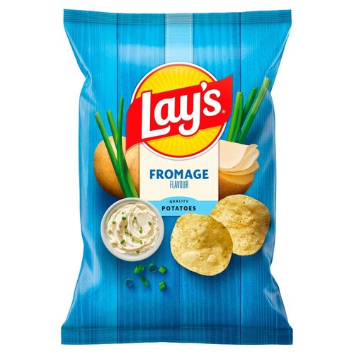 Chipsy Lay's o smaku sera w niebieskiej paczce. Grafika przedstawia ziemniaki, szczypiorek, dip i chrupiące chipsy.