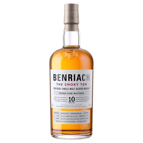 Whisky Benriach The Smoky Ten, 10-letnia, słodowa Speyside. Butelka z przezroczystego szkła z białą etykietą. Dojrzewanie w beczkach po bourbonie, rumie jamajskim i z dębu dziewiczej nadaje jej złożony smak.