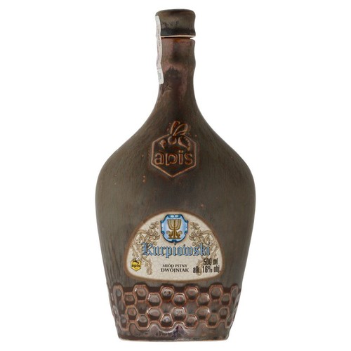 Ciemna, ceramiczna butelka miodu pitnego Apis Kurpiowski Dwójniak o pojemności 500 ml i zawartości 16% alkoholu. Butelka ma wytłoczone logo Apis u góry oraz ozdobny wzór plastra miodu na dole. Etykieta z nazwą "Kurpiowski" jest centralnie umieszczona.