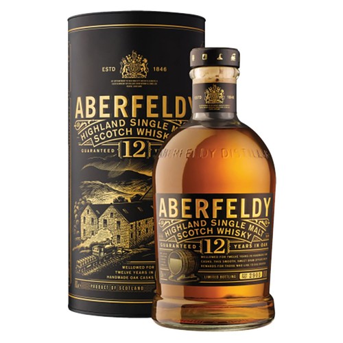 Butelka whisky Aberfeldy 12-letniej single malt z regionu Highland, obok czarne opakowanie z grafiką destylarni.