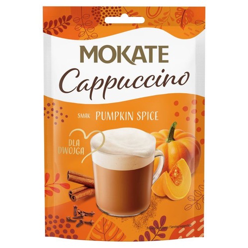 Saszety Mokate Cappuccino o smaku dyniowej przyprawy dla dwóch osób. Pomarańczowe opakowanie z kubkiem kawy i dynią.