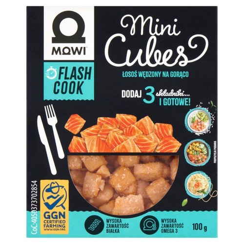 Kartonowe opakowanie Mowi Mini Cubes z łososiem wędzonym na gorąco, 100 g. Produkt z certyfikatem GGN, o wysokiej zawartości białka i Omega 3. Na froncie grafika kostek łososia i sztućców.