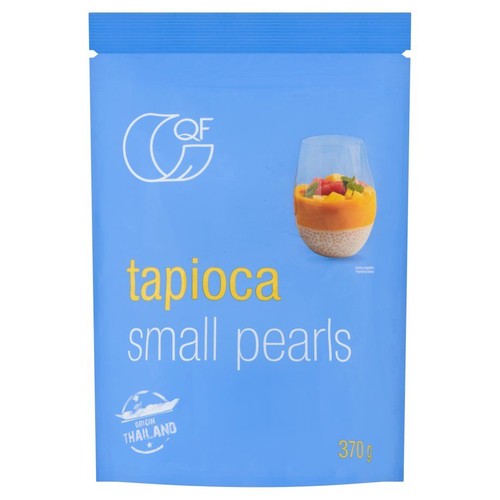 Niebieska torebka QF Tapioca Small Pearls, 370 g. Na opakowaniu ilustracja deseru z tapioki i owoców. Pochodzenie Tajlandia.
