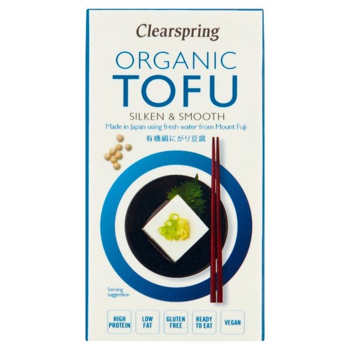 Produkt Clearspring Organic Tofu, jedwabiste i gładkie. Na etykiecie grafika tofu na talerzu z pałeczkami.