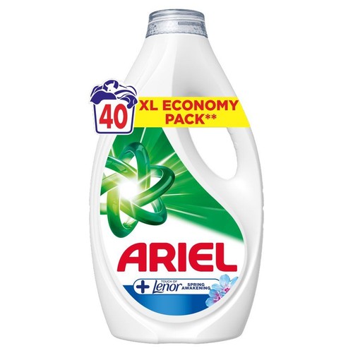 Biała butelka płynu do prania Ariel z zielonym logo i napisem "40 XL opakowanie ekonomiczne". Z nutą Lenor Wiosenna Świeżość.