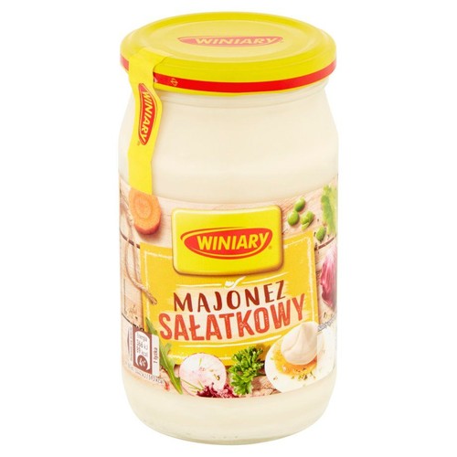 Majonez sałatkowy Winiary w szklanym słoiku. Etykieta przedstawia ilustracje marchewki, groszku i jajka.
