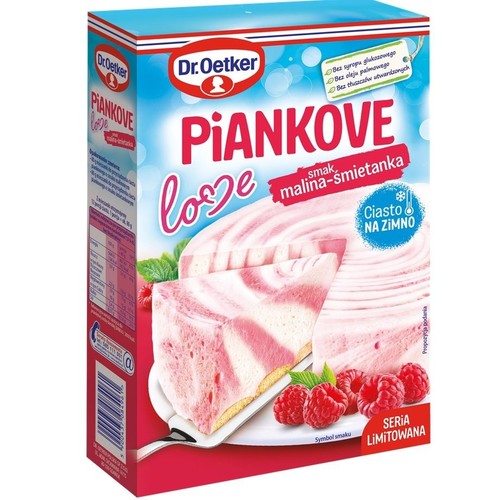 Dr. Oetker Piankowe Love, ciasto na zimno o smaku malina-śmietanka. Kartonowe opakowanie z ilustracją kawałka i całego różowo-białego ciasta oraz świeżych malin. Produkt z limitowanej edycji, bez syropu glukozowego i tłuszczów utwardzonych.