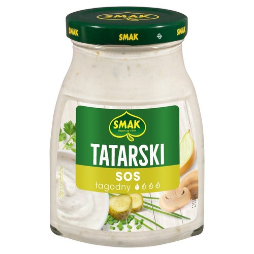 Łagodny sos tatarski SMAK w szklanym słoiku z zieloną zakrętką. Etykieta przedstawia składniki sosu.
