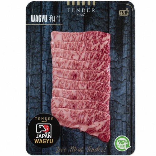 Plastry wołowiny Wagyu w przezroczystym opakowaniu. Czerwone mięso z wyraźnym białym marmurkowaniem.
