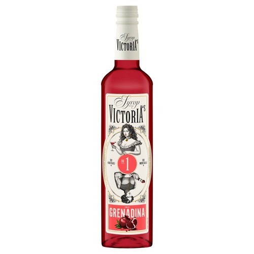 Syrop Victoria's Grenadina w szklanej butelce z białą zakrętką. Etykieta z ilustracją kobiety, mężczyzny i owocu granatu.
