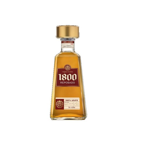 Butelka Tequili Reserva 1800 Reposado, wykonanej ze 100% agawy. Butelka ma unikalny, trapezoidalny kształt, zwężający się ku górze, ze złotą zakrętką. Główna etykieta jest czerwona z białym napisem "1800 REPOSADO".