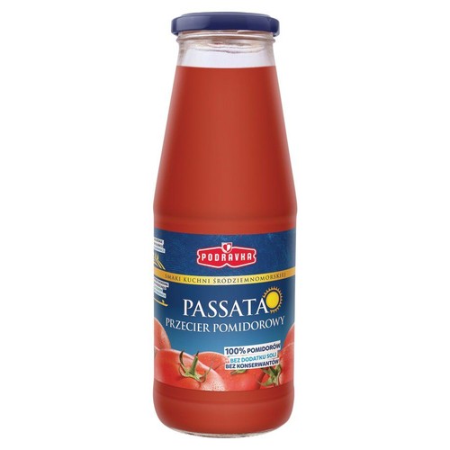 Szklana butelka przecieru pomidorowego Podravka Passata z niebieską zakrętką. Na niebieskiej etykiecie widnieje nazwa produktu, grafika świeżych pomidorów oraz informacja o 100% pomidorów, bez dodatku soli i konserwantów.